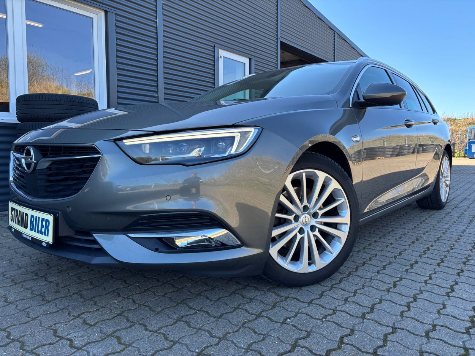 Grå Opel Insignia fra 2018
