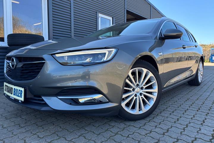 Grå Opel Insignia fra 2018