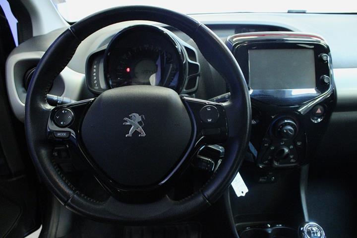 Grå Peugeot 108 fra 2016
