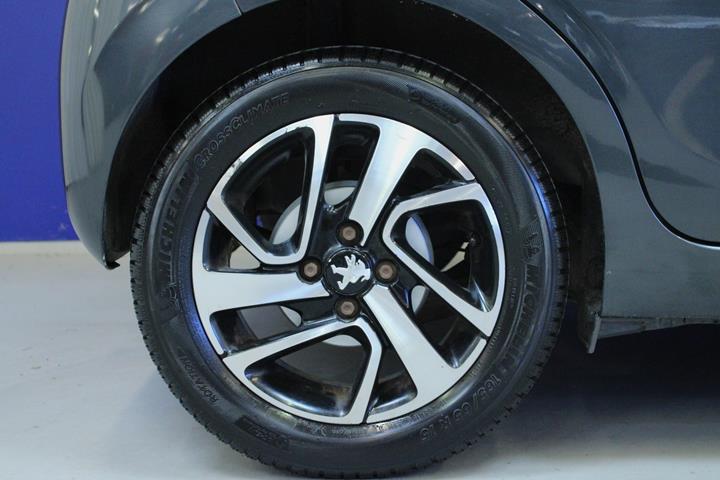 Grå Peugeot 108 fra 2016