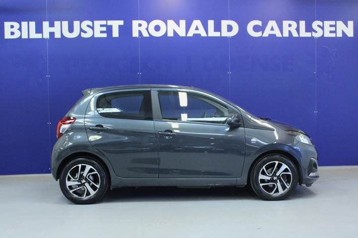 Grå Peugeot 108 fra 2016
