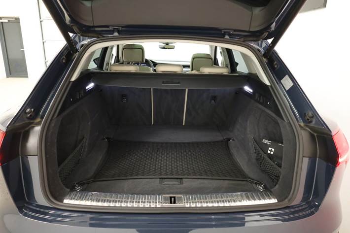 Blå Audi Q8 e-tron fra 2023