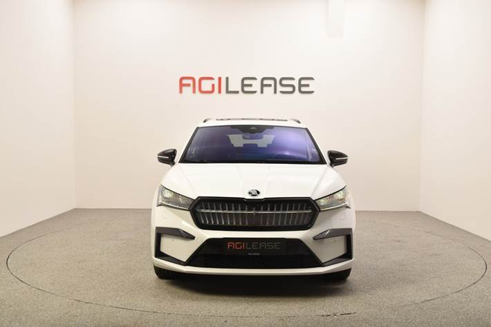 Hvid Skoda Enyaq fra 2022