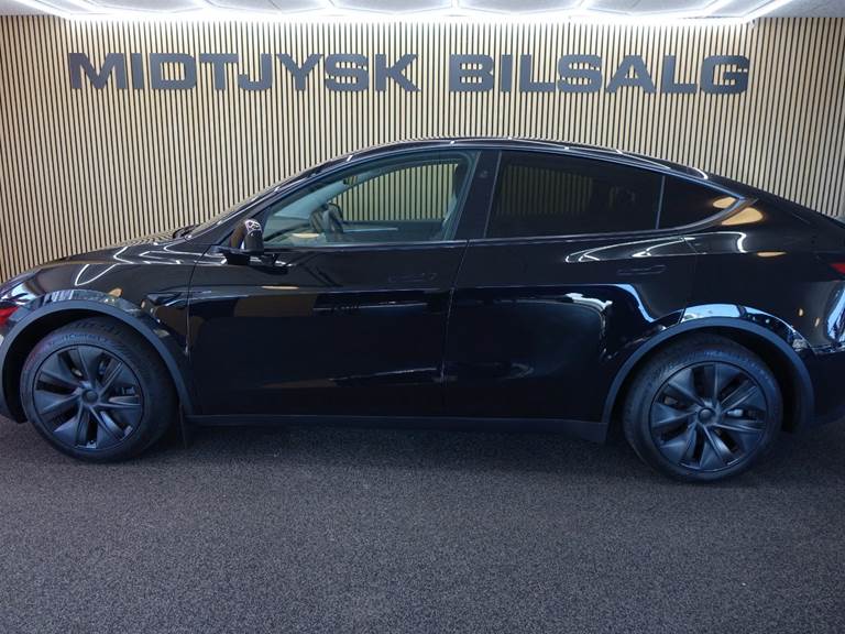 Tesla Model Y Long Range RWD