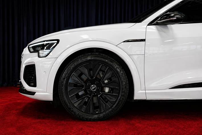 Hvid Audi Q8 e-tron fra 2024