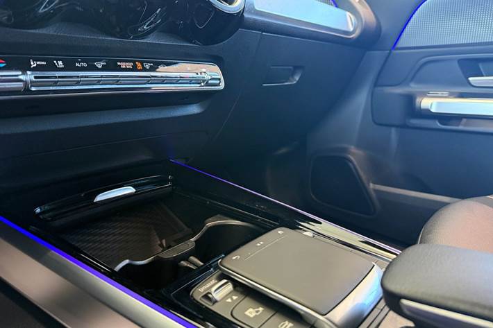 Sort Mercedes EQB250 fra 2023