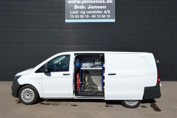 Hvid Mercedes Vito 114 fra 2025