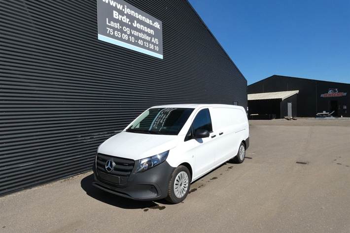 Hvid Mercedes Vito 114 fra 2025