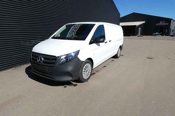 Hvid Mercedes Vito 114 fra 2025