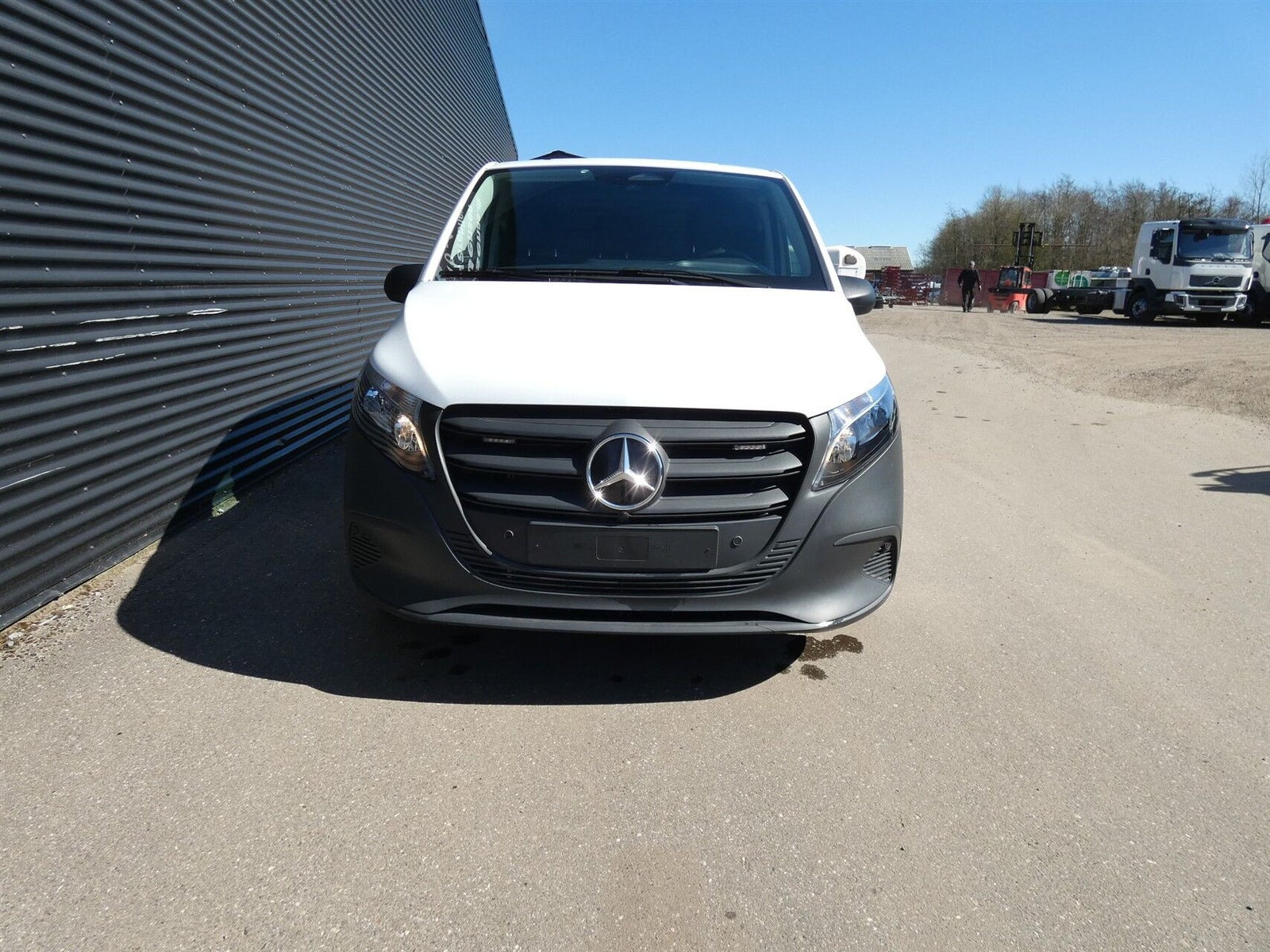 Hvid Mercedes Vito 114 fra 2025