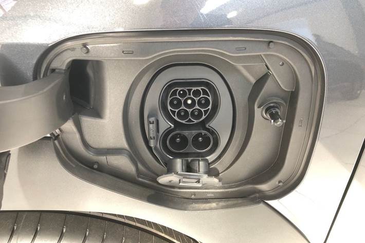 Grå Toyota Urban Cruiser fra 2025