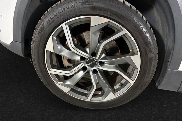 Hvid Mercedes EQA250 fra 2021