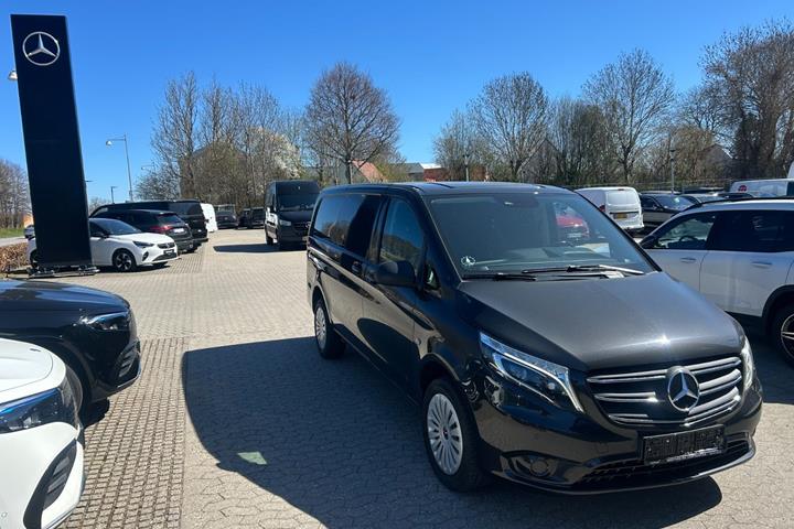 Grå Mercedes Vito 114 fra 2022