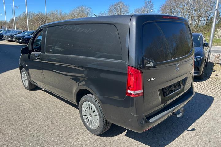 Grå Mercedes Vito 114 fra 2022