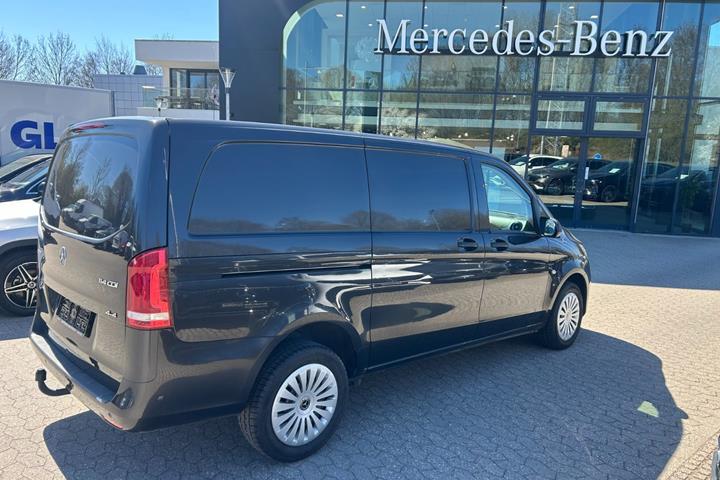Grå Mercedes Vito 114 fra 2022