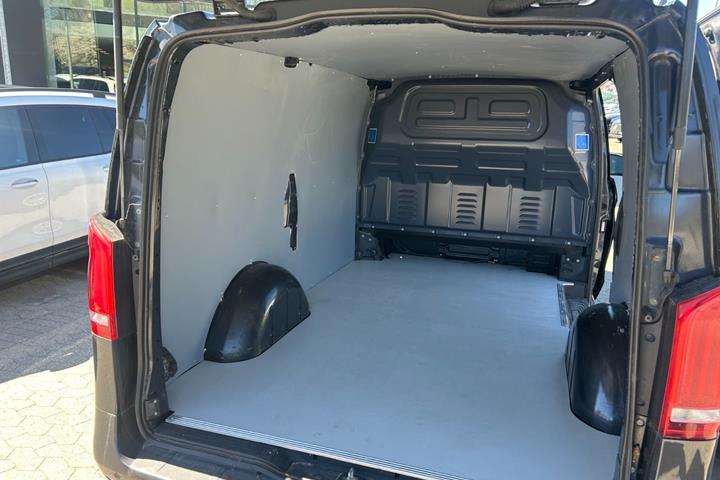 Grå Mercedes Vito 114 fra 2022