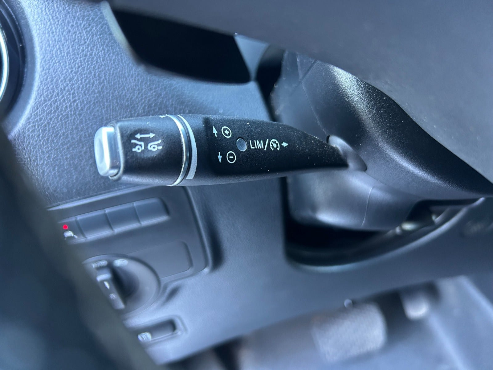 Grå Mercedes Vito 114 fra 2022