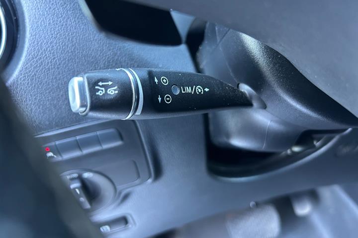 Grå Mercedes Vito 114 fra 2022