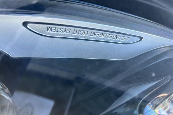 Grå Mercedes Vito 114 fra 2022