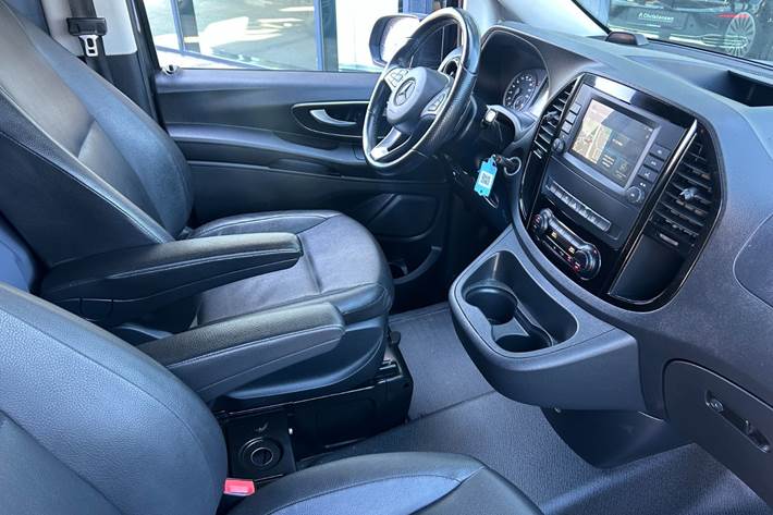 Grå Mercedes Vito 114 fra 2022