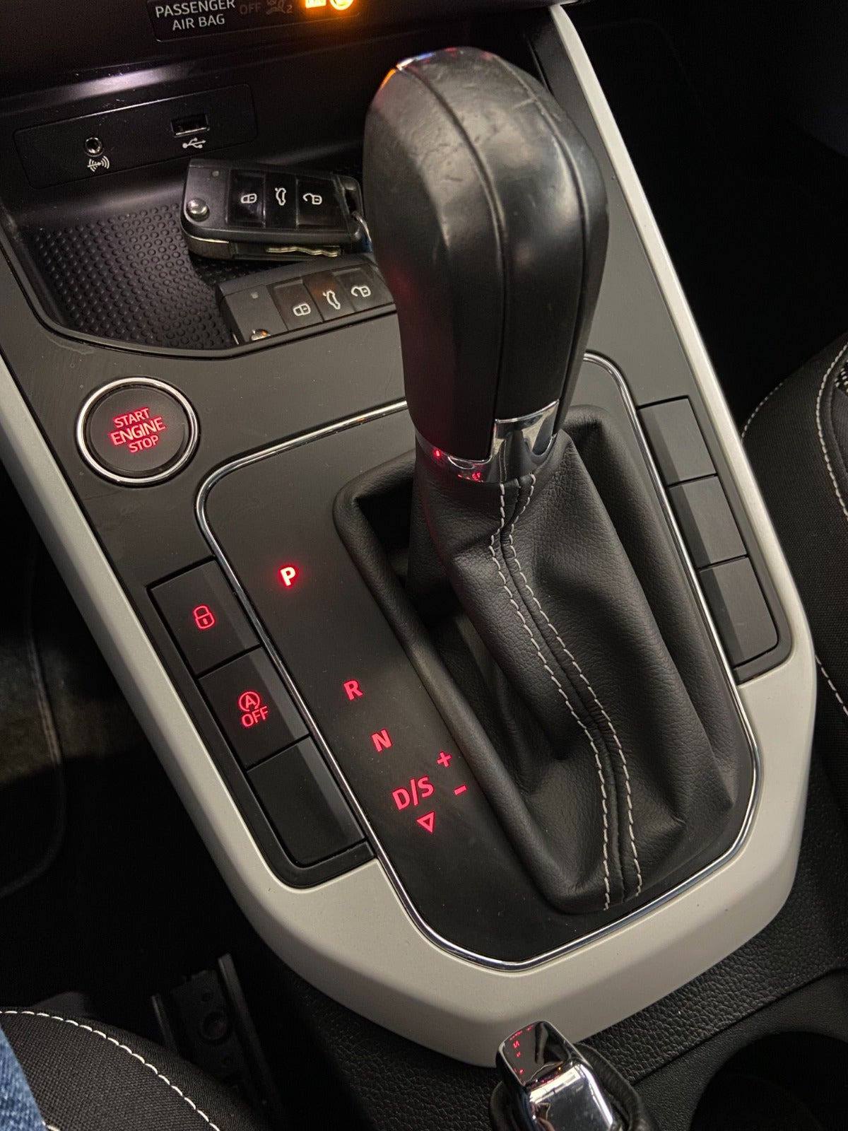 Grå Seat Arona fra 2019