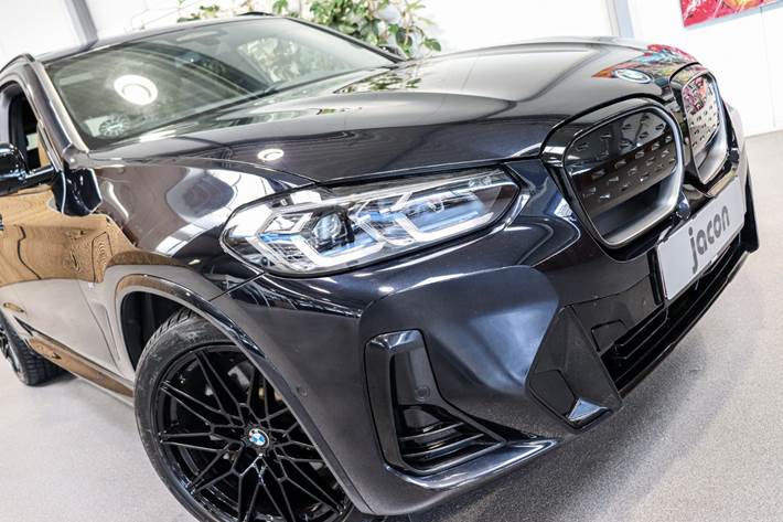 Sort BMW iX3 fra 2023