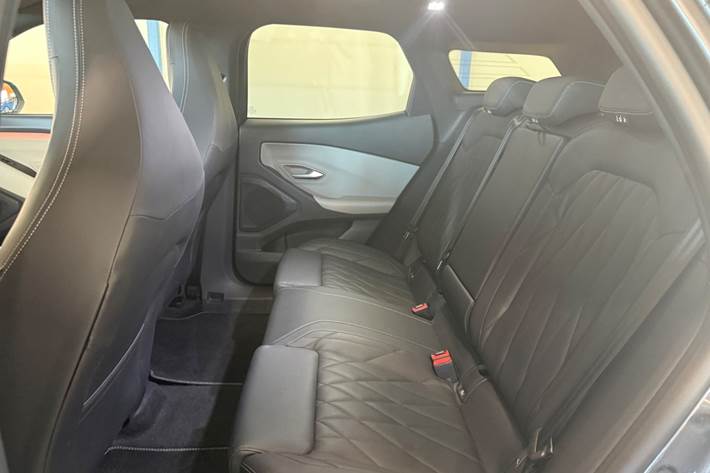 Grå Ford Explorer fra 2024