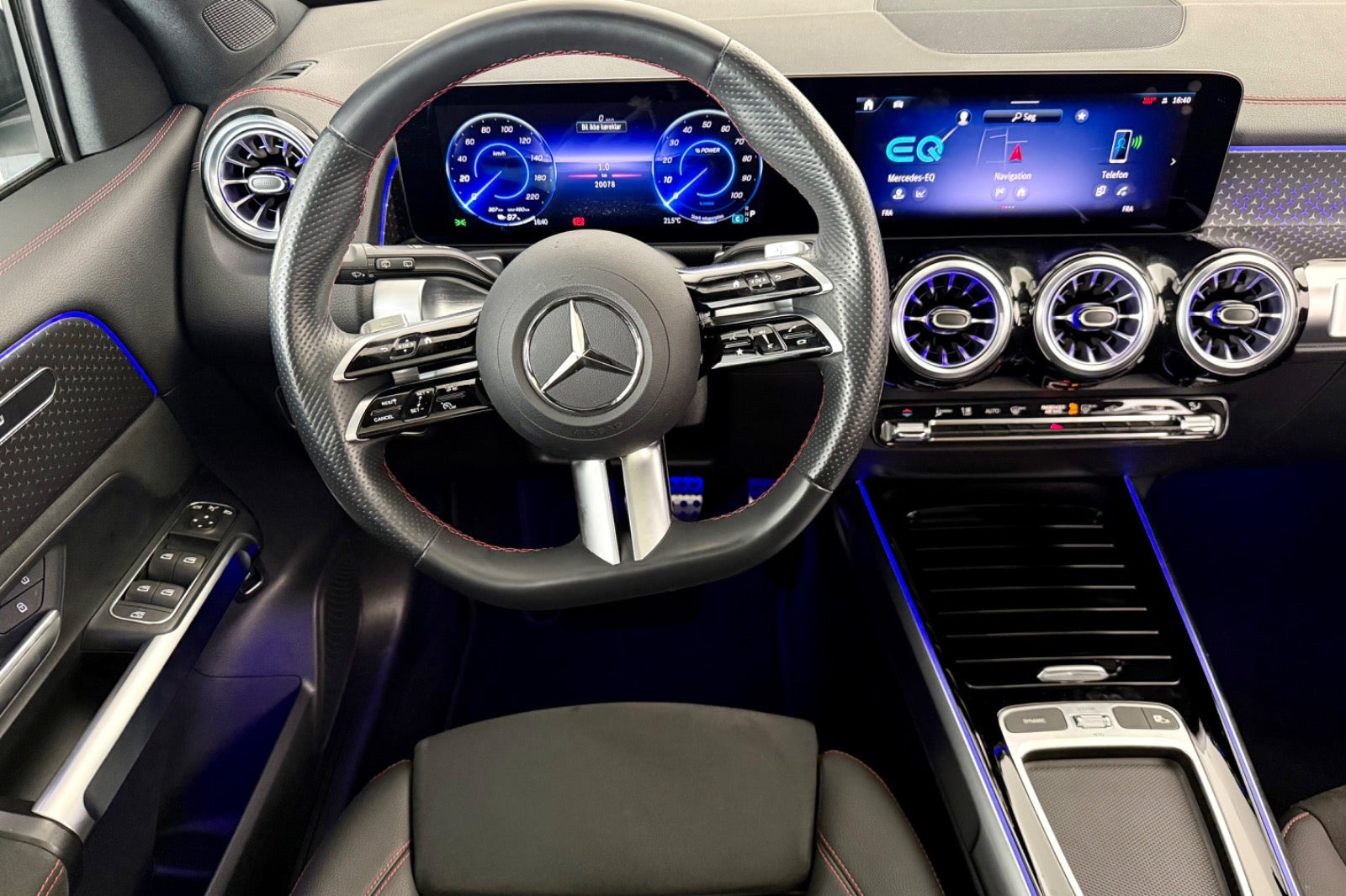 Sølv Mercedes EQB250+ fra 2025