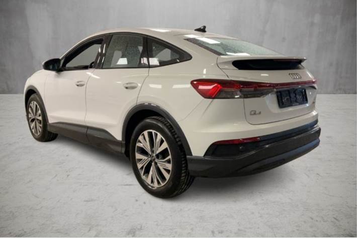 Hvid Audi Q4 e-tron fra 2024