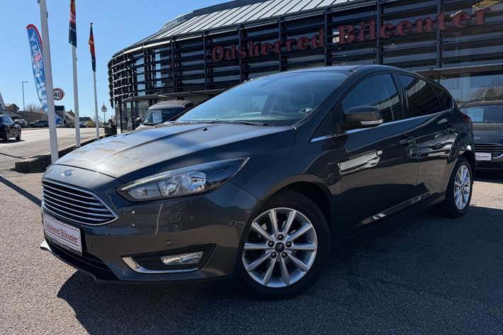 Grå Ford Focus fra 2017