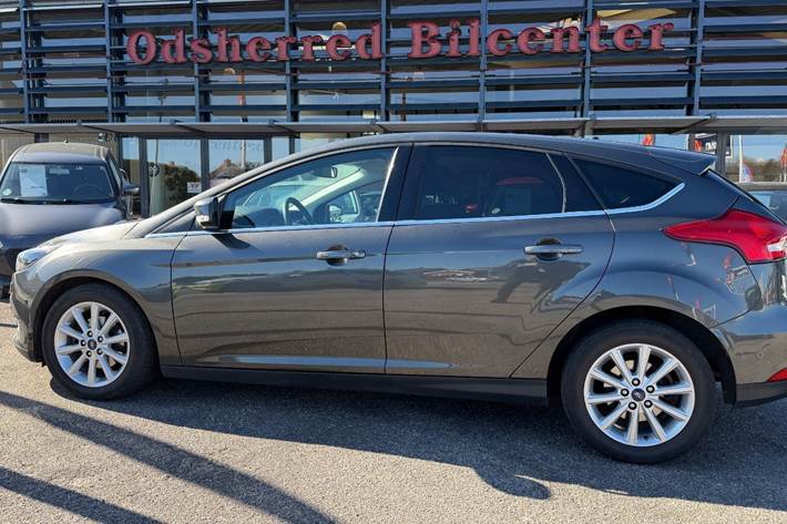 Grå Ford Focus fra 2017