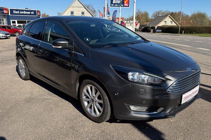 Grå Ford Focus fra 2017