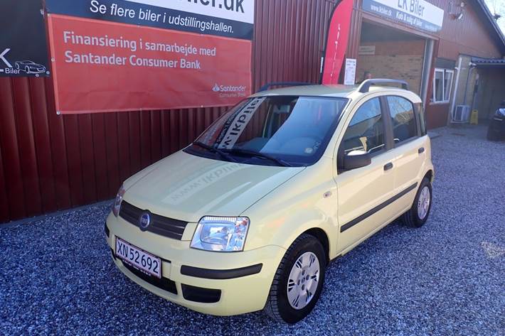 Gul Fiat Panda fra 2005 set udefra