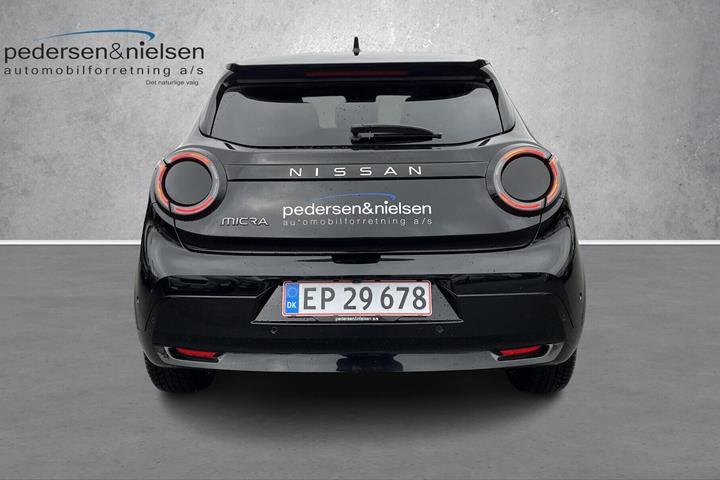 Sort Nissan Micra fra 2025 set udefra