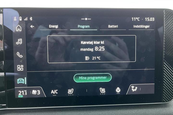 Sort Nissan Micra fra 2025 set indefra