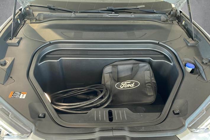 Hvid Ford Mustang Mach-E fra 2022