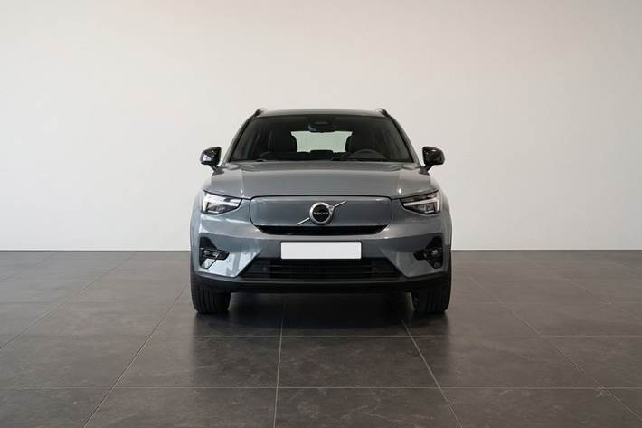 Grå Volvo XC40 fra 2023