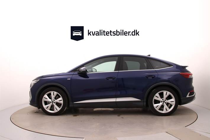 Blå Audi Q4 fra 2022