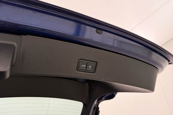 Blå Audi Q4 fra 2022