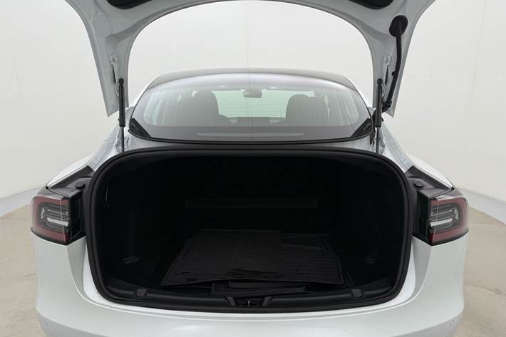 Hvid Tesla Model 3 fra 2020