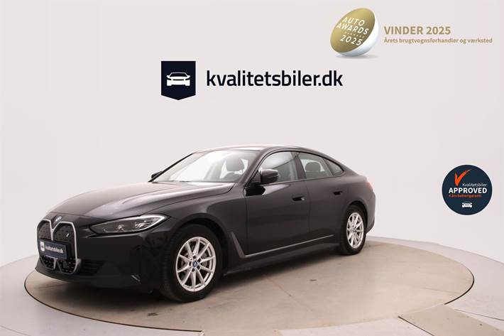 Sort BMW i4 fra 2023 set udefra