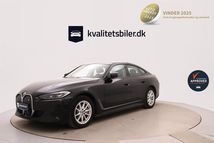 Sort BMW i4 fra 2023 set udefra