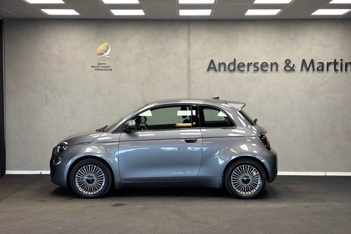 Grå Fiat 500e fra 2021