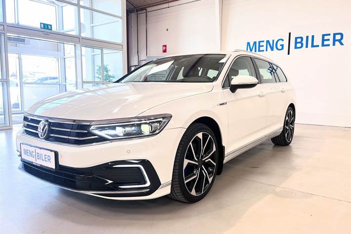 Hvid VW Passat fra 2020