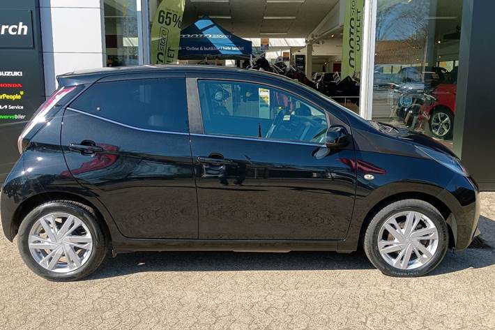 Sort Toyota Aygo fra 2017