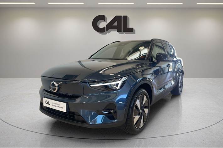 Blå Volvo EX40 fra 2025