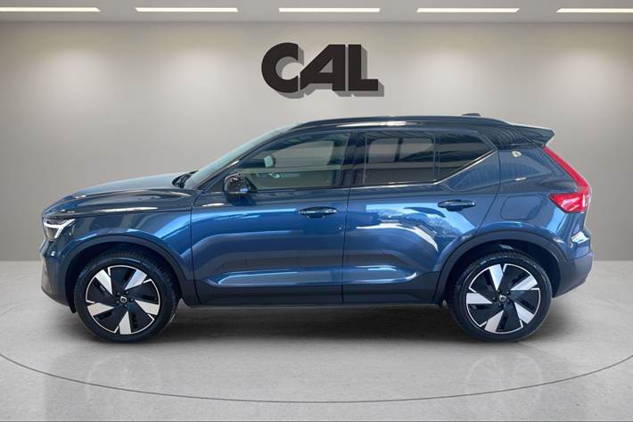 Blå Volvo EX40 fra 2025
