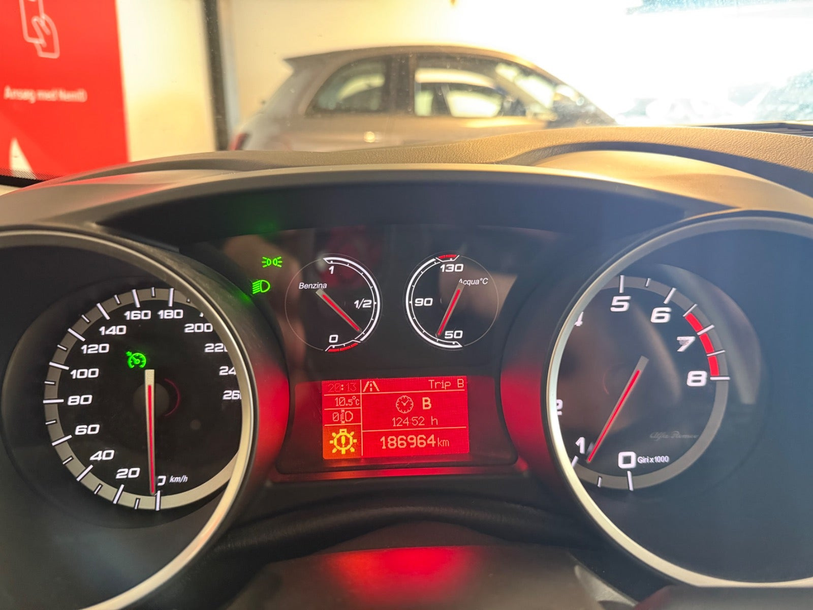 Rød Alfa Romeo Giulietta fra 2011