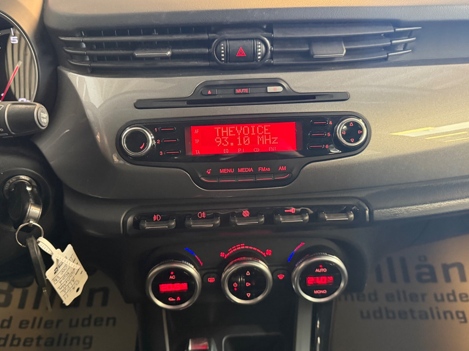 Rød Alfa Romeo Giulietta fra 2011