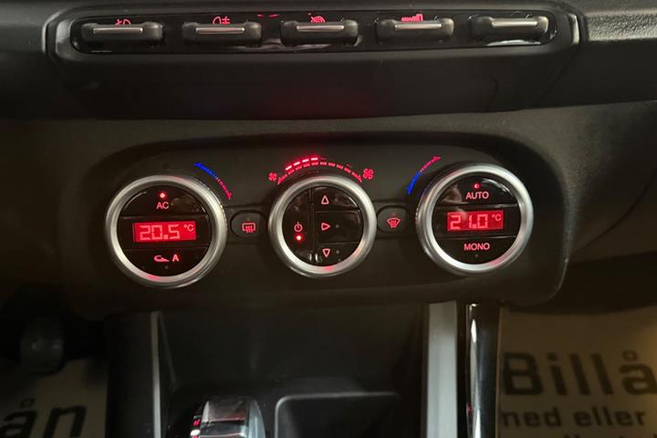 Rød Alfa Romeo Giulietta fra 2011